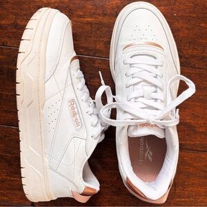 W8.5 Reebok Classic white / rose gold